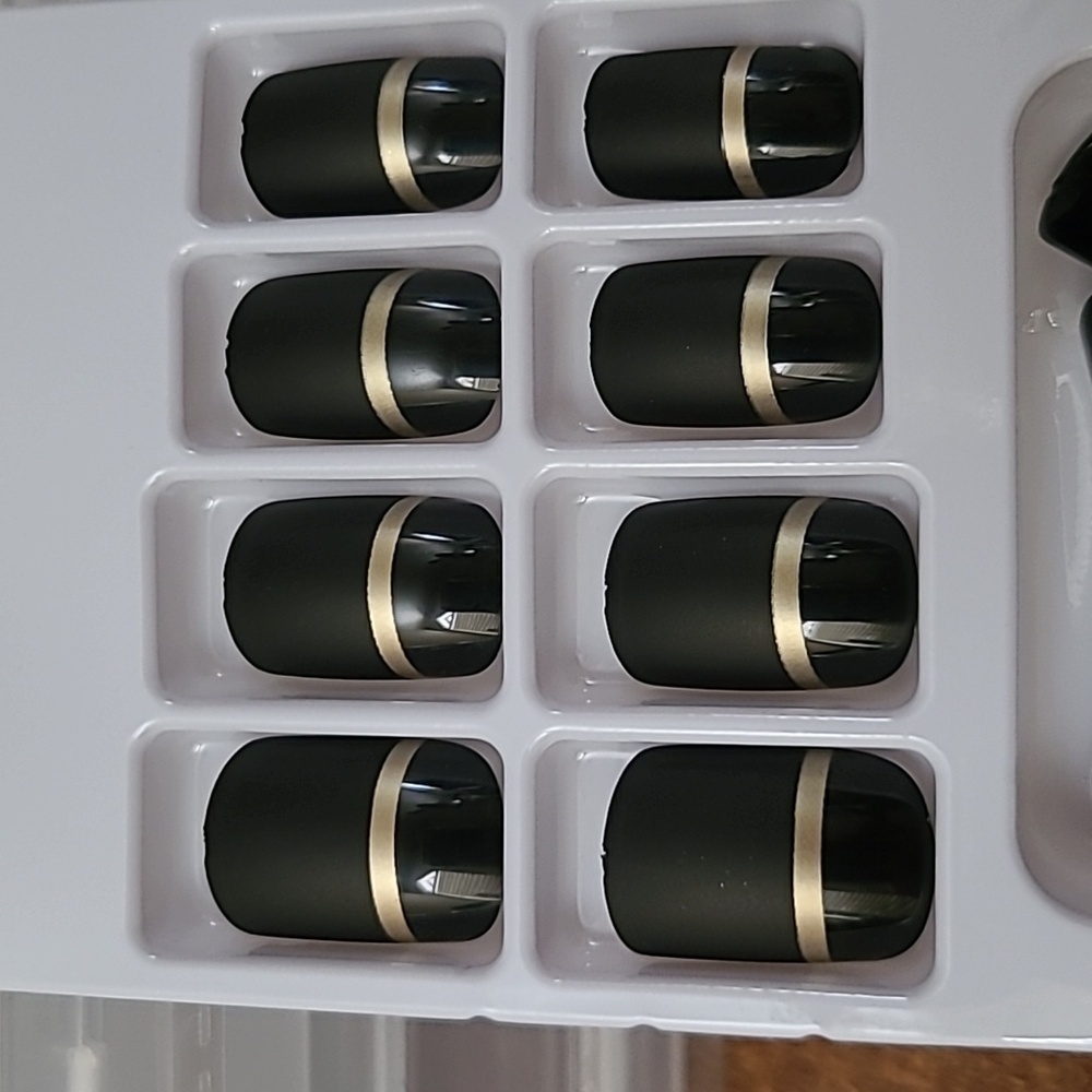 2/$16 Black Matte & Glossy  Press on Nails - Picture 14 of 15